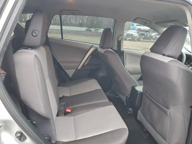 Toyota RAV4 Le Image 8