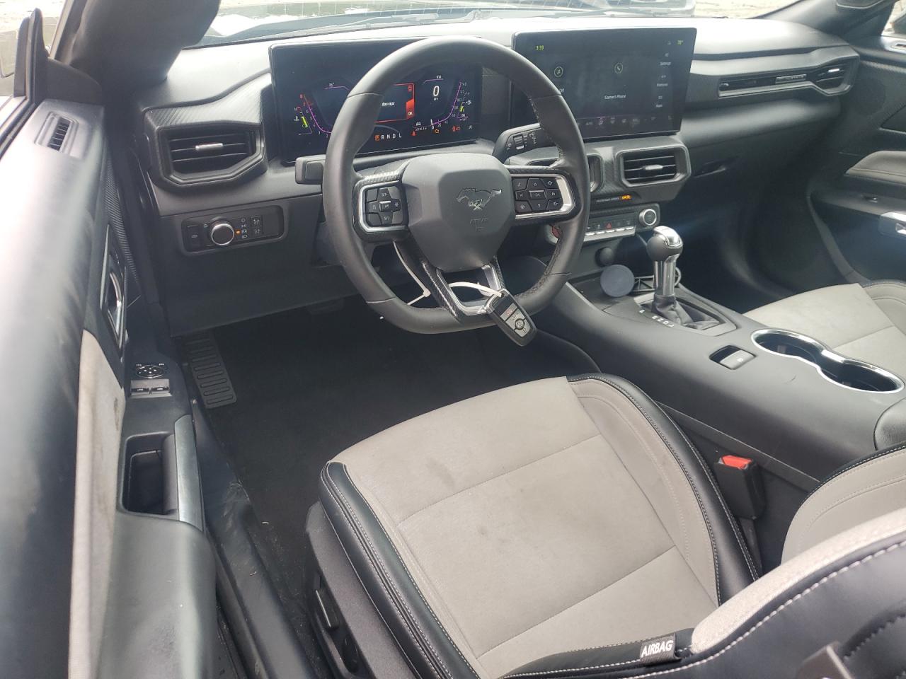 Ford Mustang Image 3