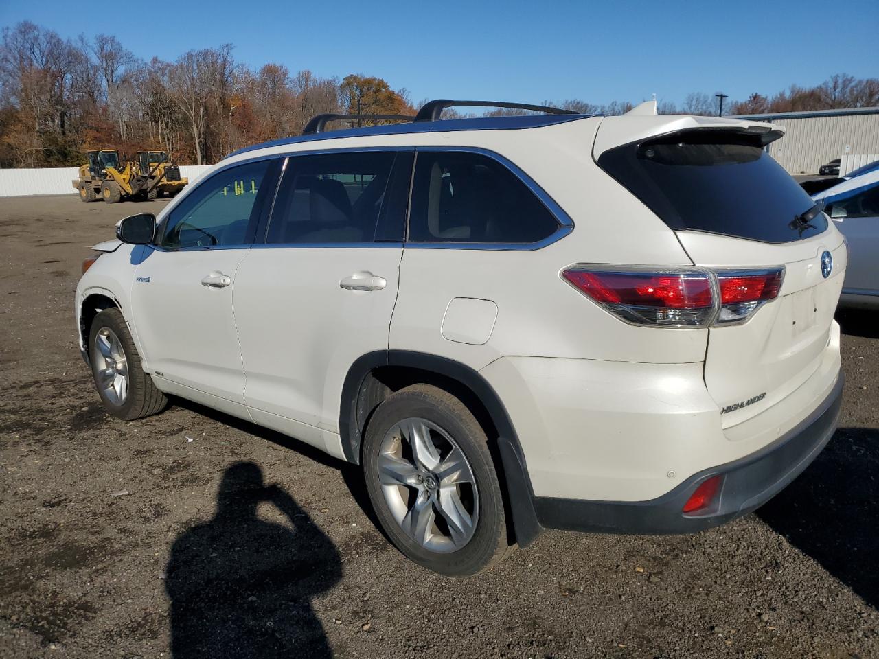 Toyota Highlander Hybrid Limited Image 3