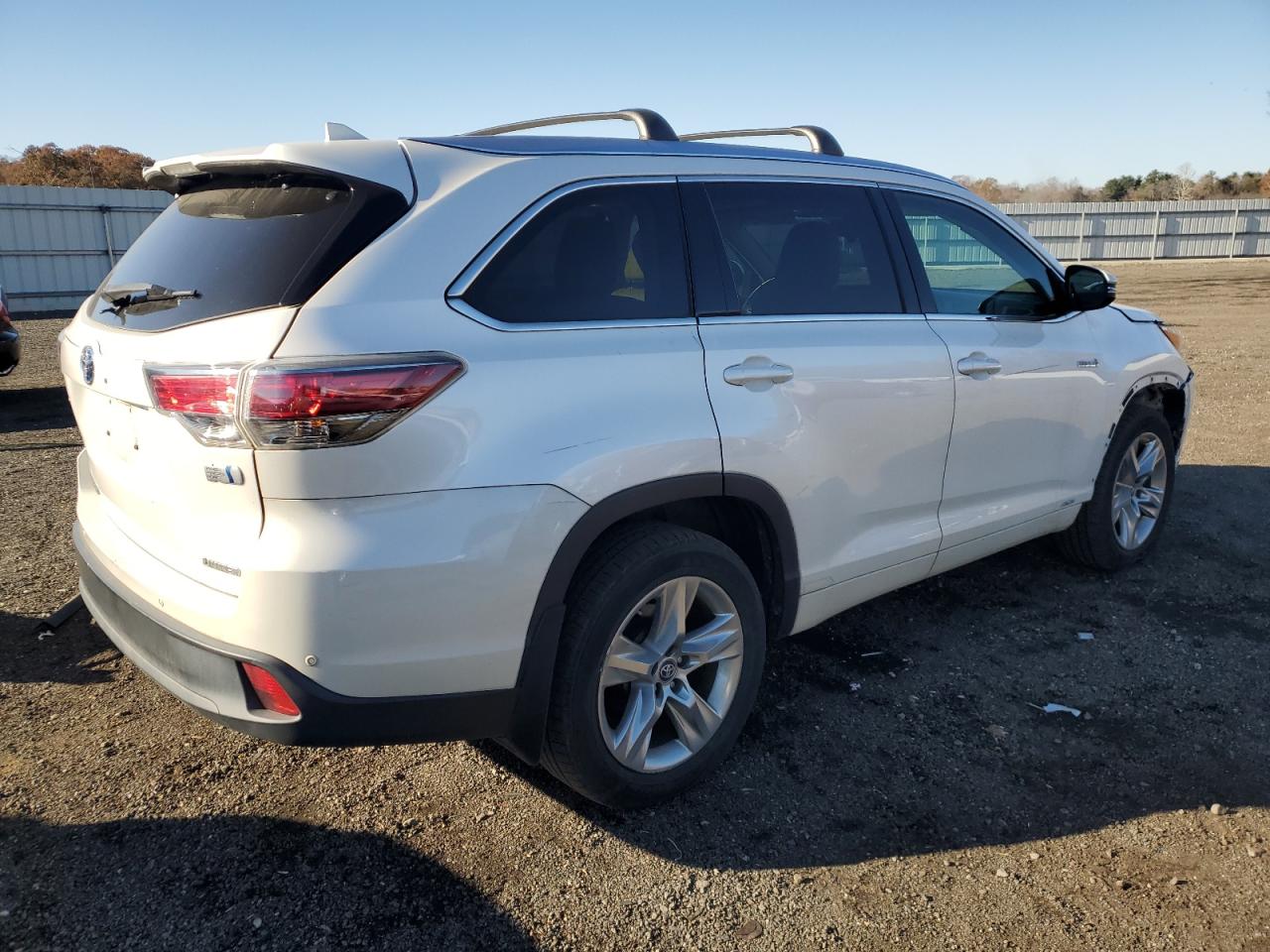 Toyota Highlander Hybrid Limited Image 2