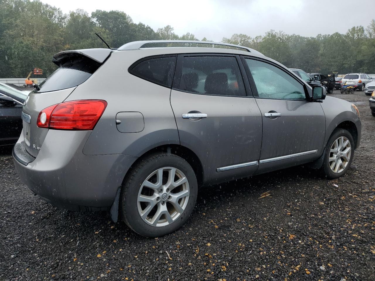 Nissan Rogue S Image 8