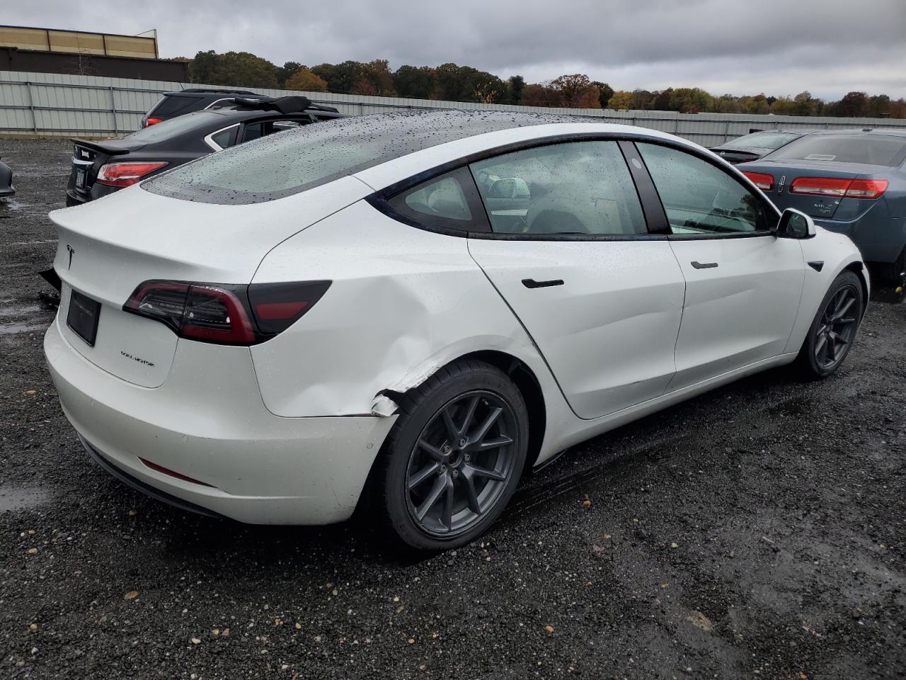 Tesla Model 3 Image 9