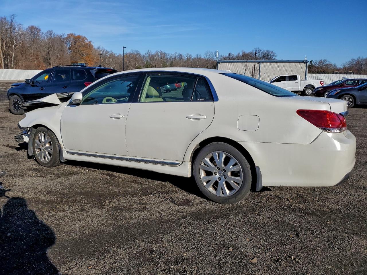 Toyota Avalon Base Image 2