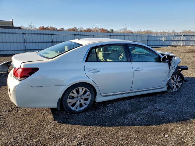 Toyota Avalon Base Image 11