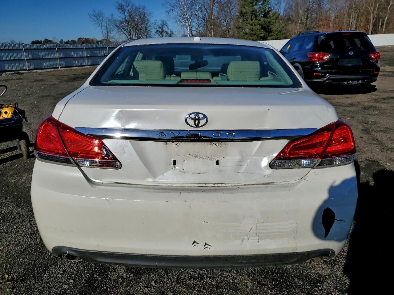 Toyota Avalon Base Image 12