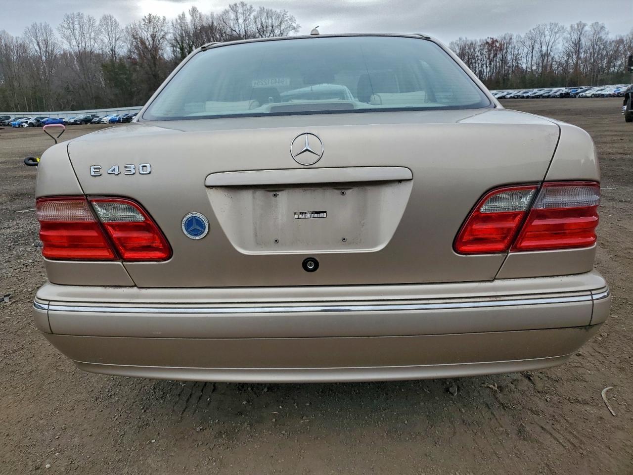Mercedes-Benz E-Class 430 Image 4