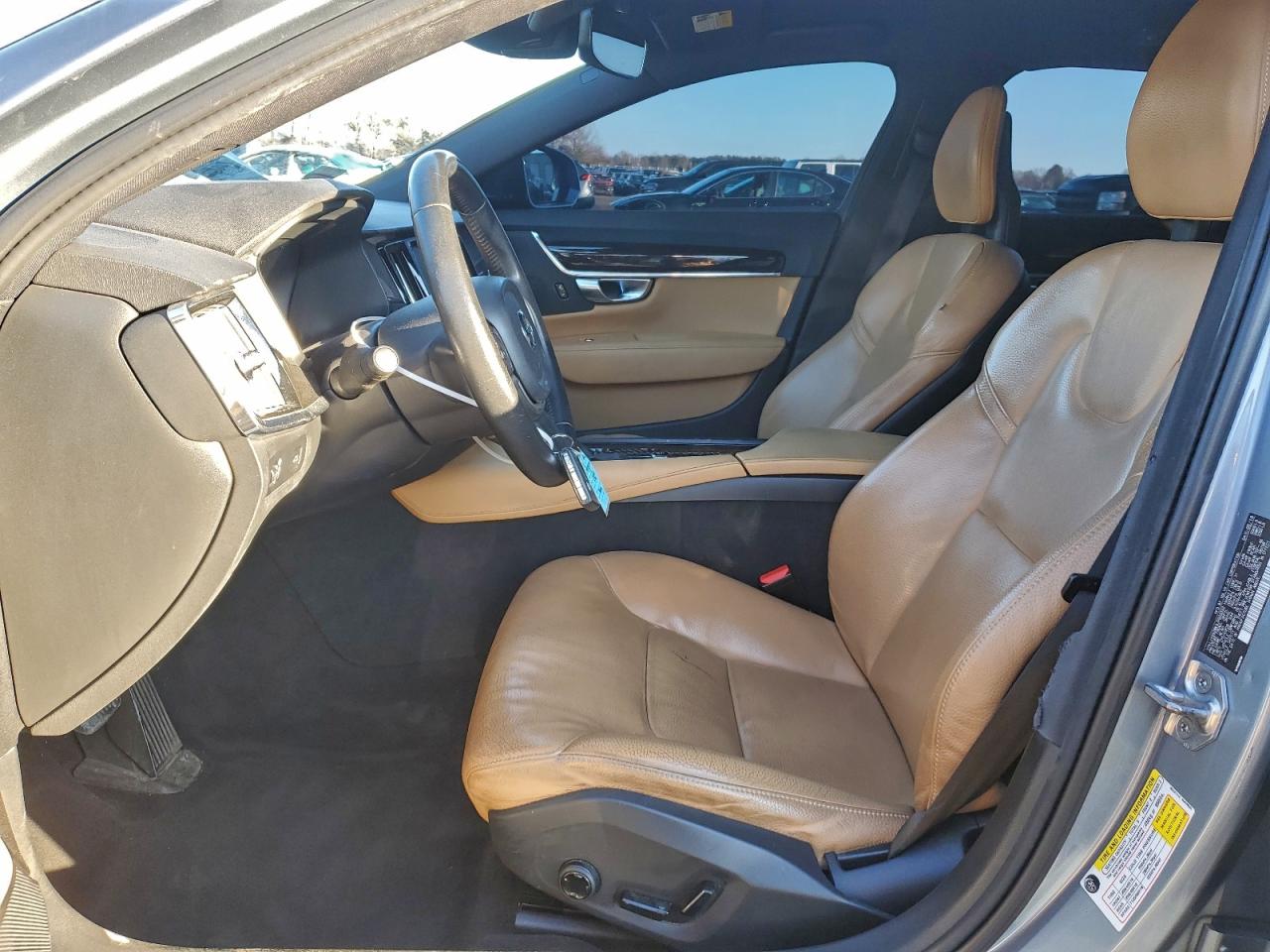 Volvo S90 T6 Momentum Image 9