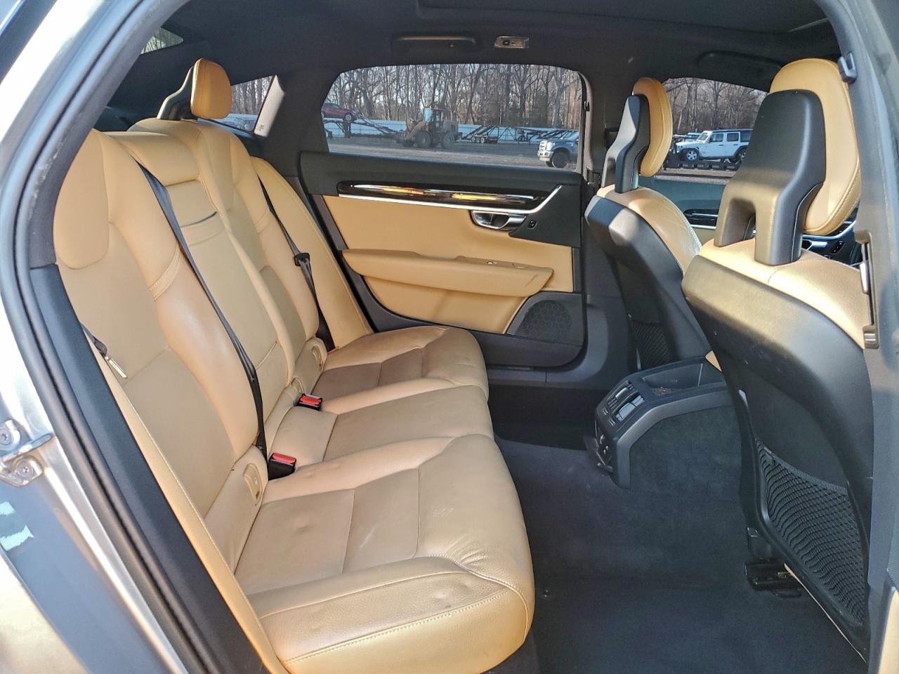 Volvo S90 T6 Momentum Image 11