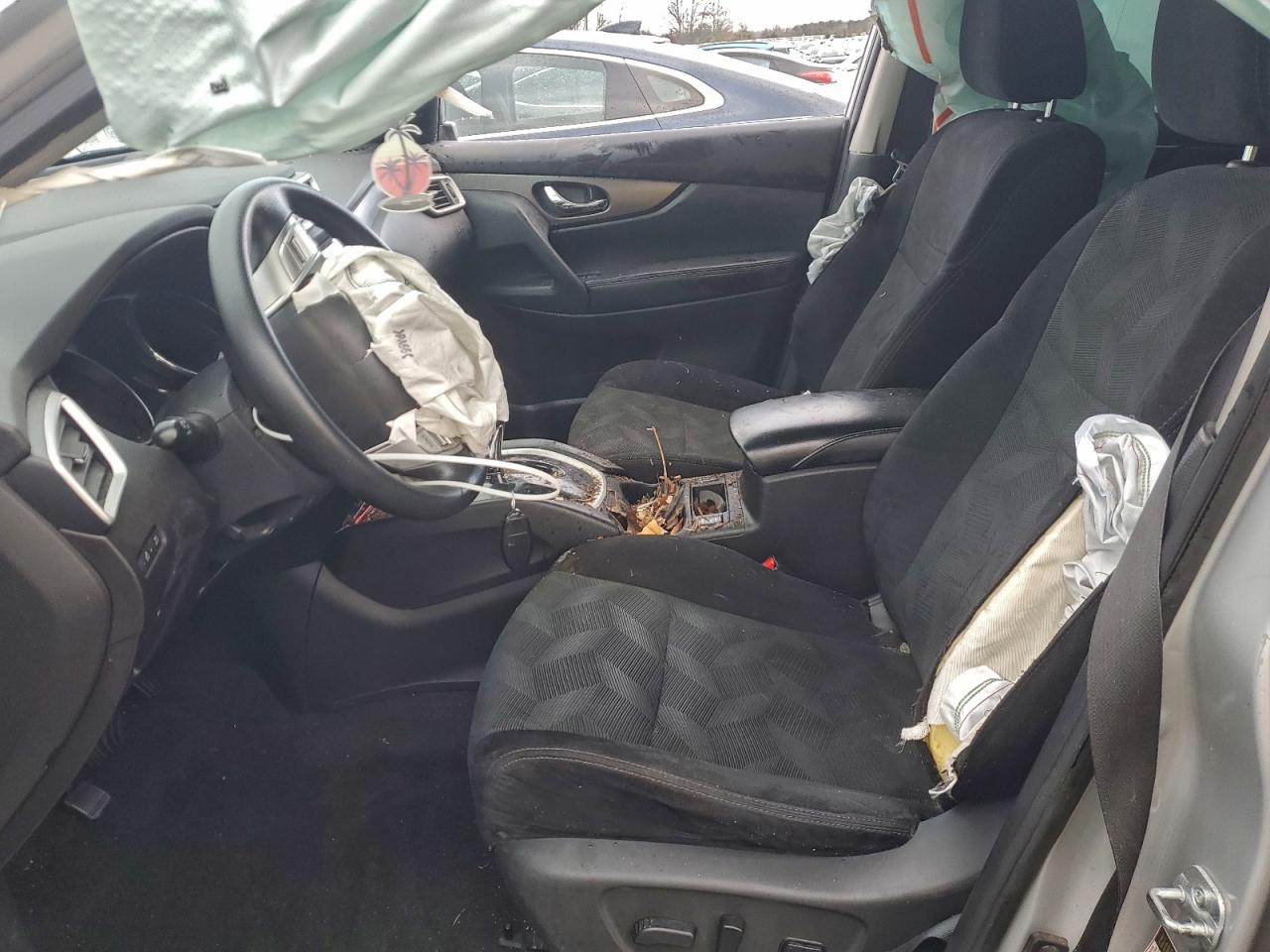 Nissan Rogue S Image 2