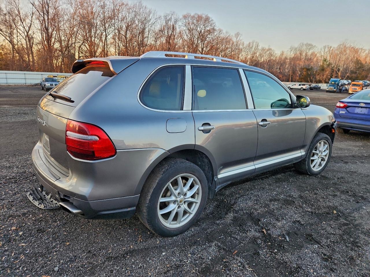 Porsche Cayenne S Image 2