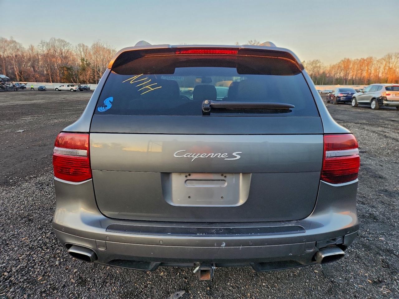 Porsche Cayenne S Image 6