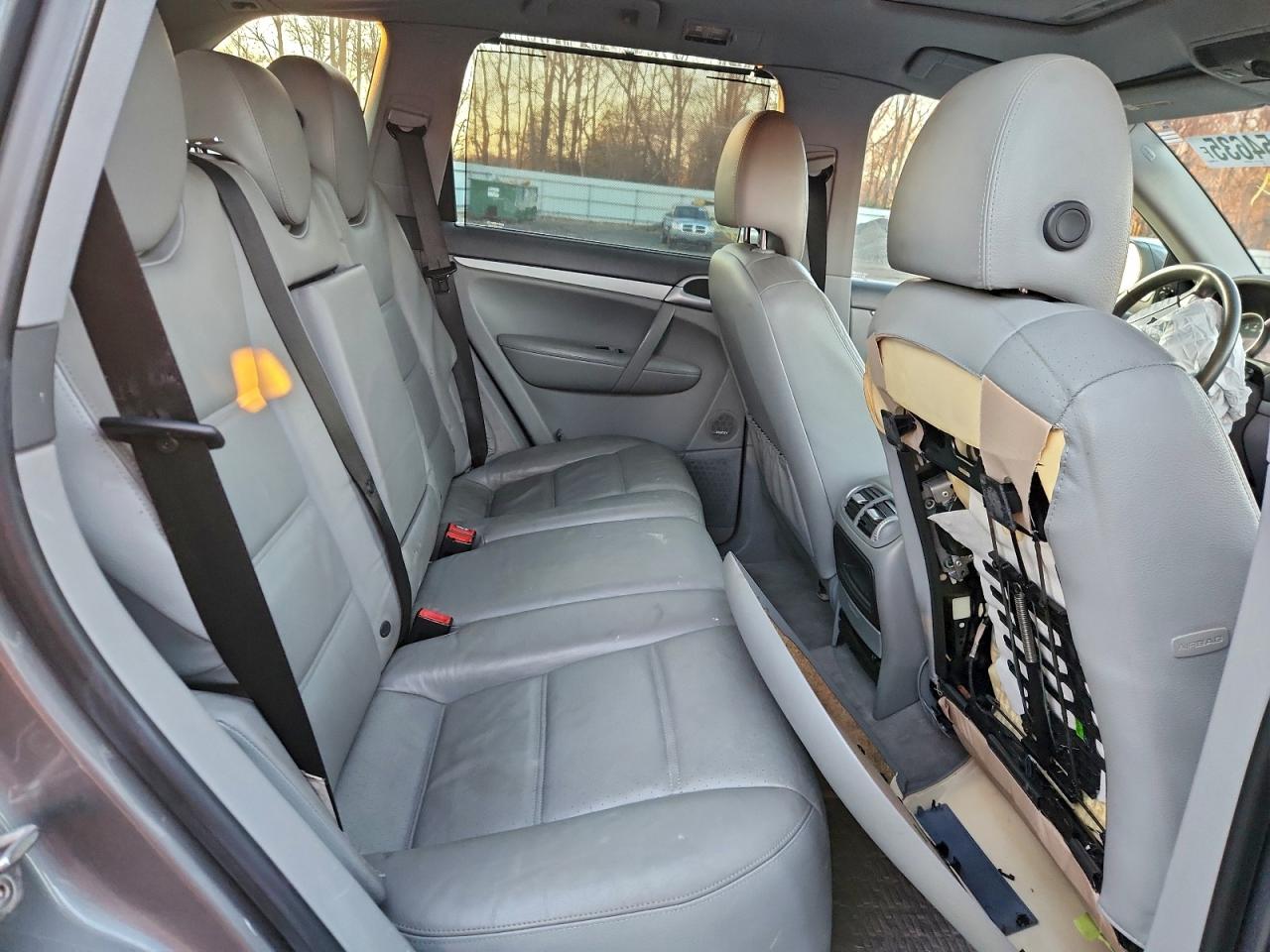 Porsche Cayenne S Image 8