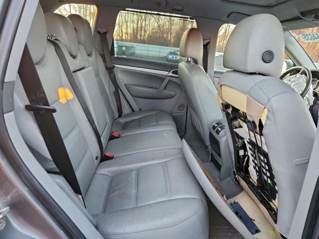 Porsche Cayenne S Image 8