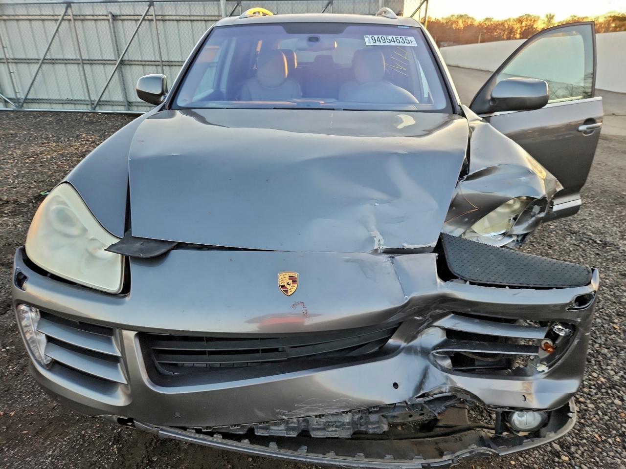 Porsche Cayenne S Image 13