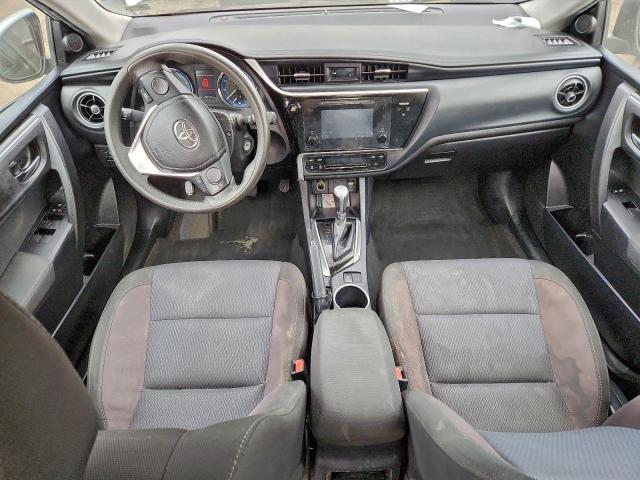 Toyota Corolla L Image 6