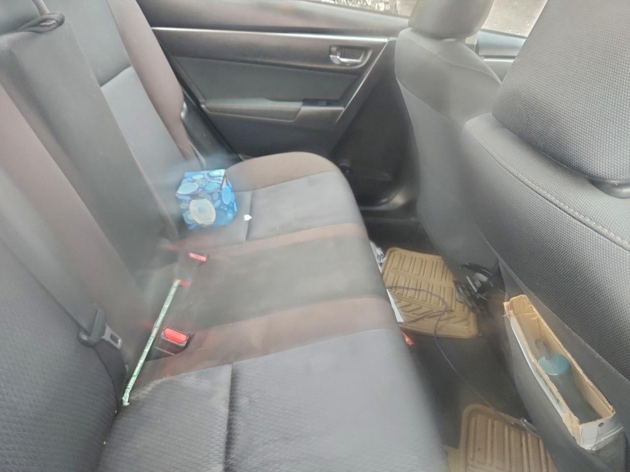 Toyota Corolla L Image 12