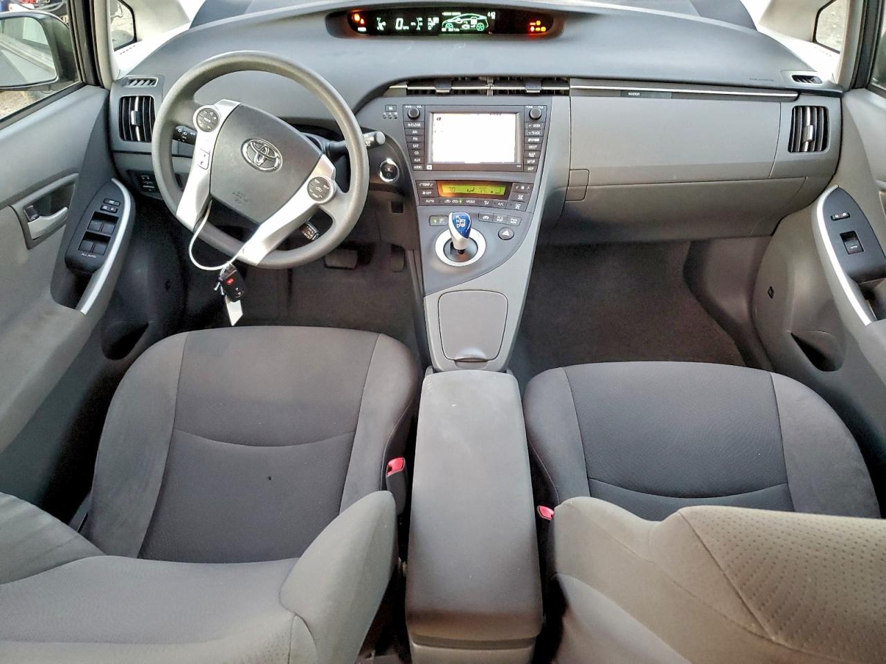 Toyota Prius Image 8