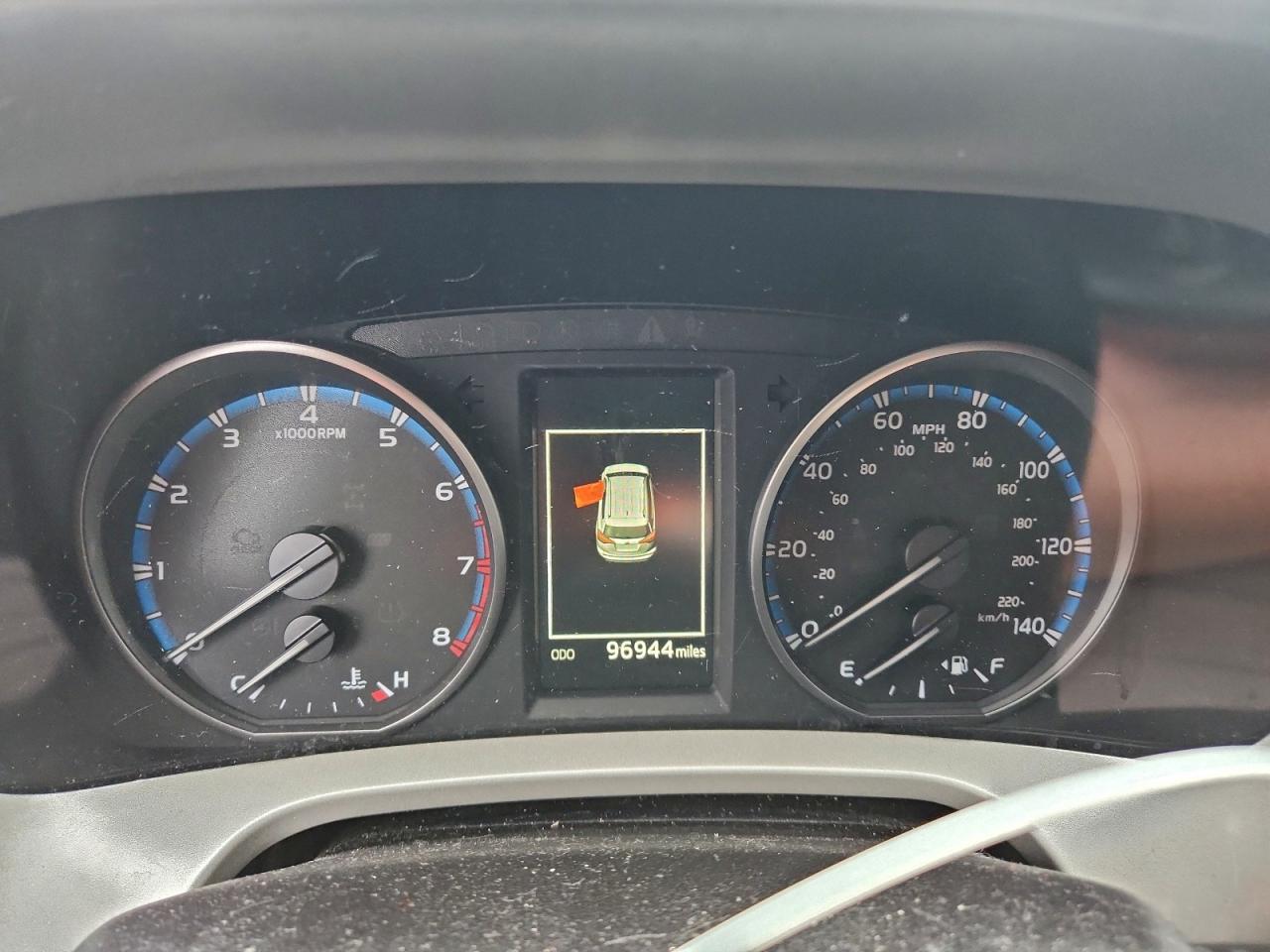 Toyota RAV4 Le Image 9