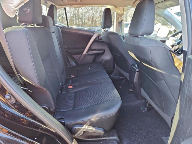 Toyota RAV4 Le Image 6