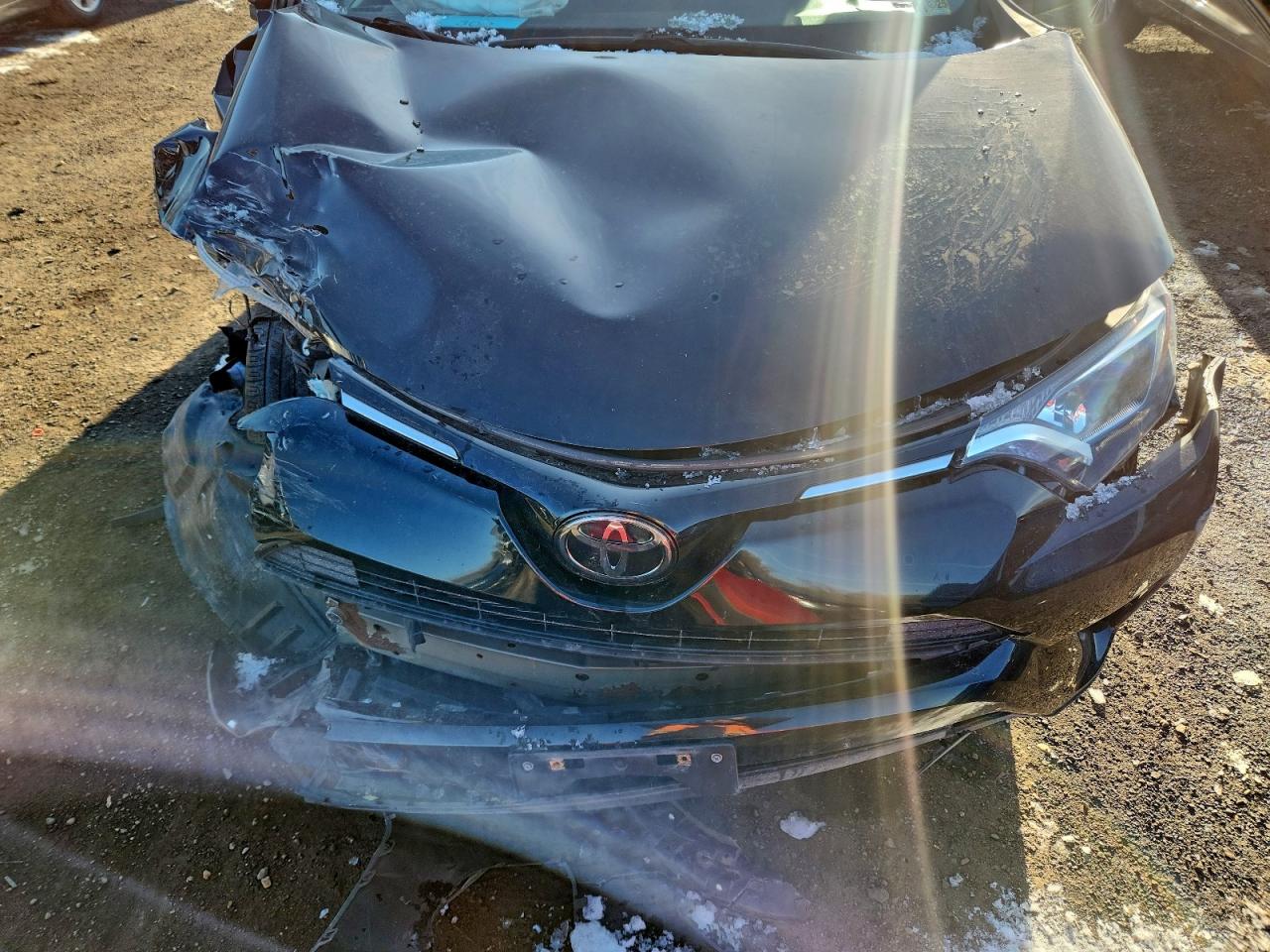 Toyota RAV4 Le Image 4