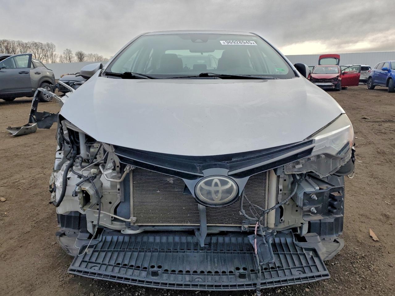 Toyota Corolla L Image 2