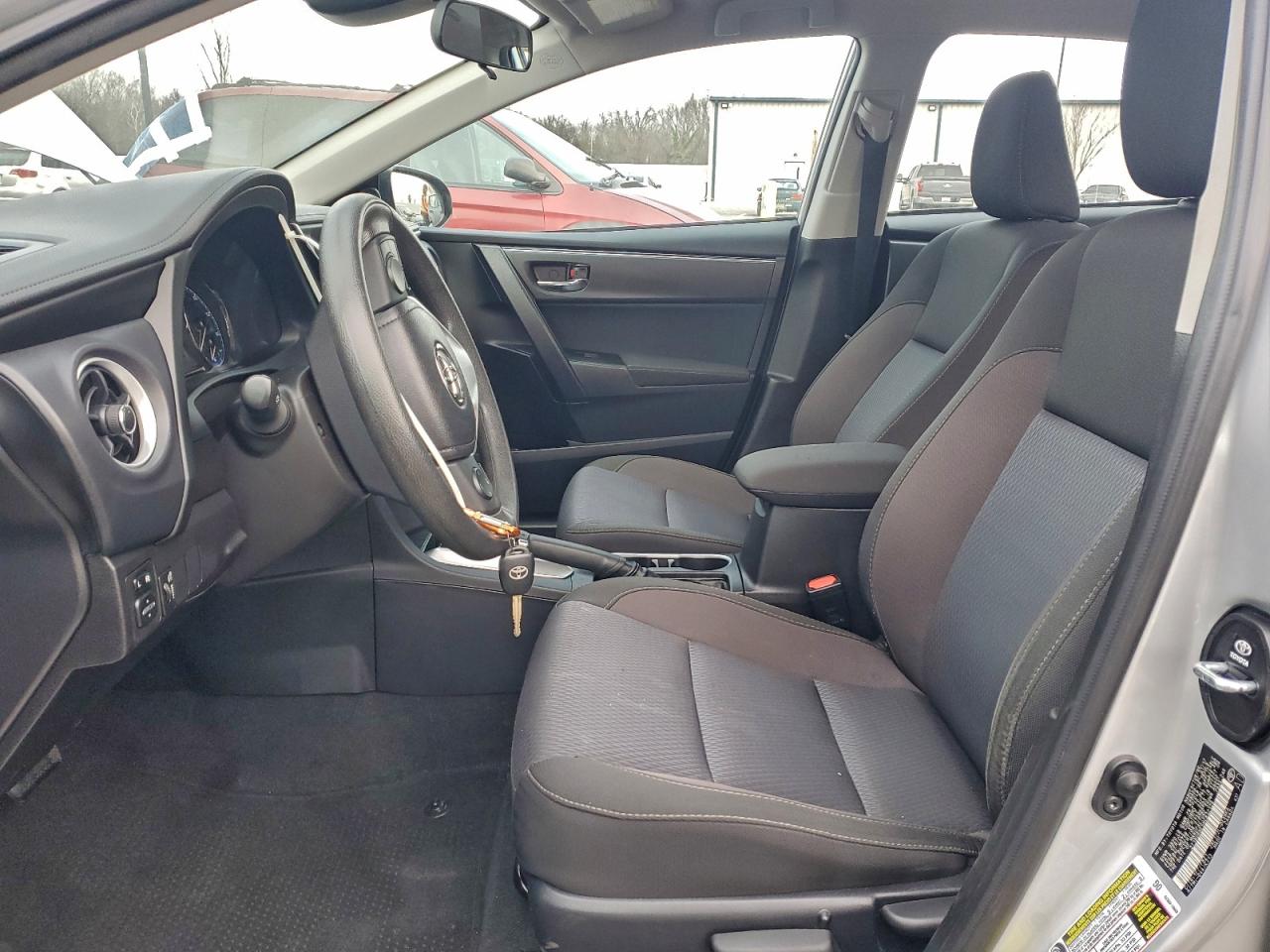 Toyota Corolla L Image 3