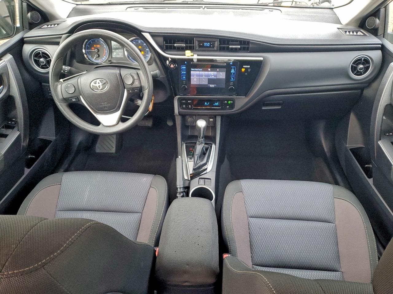 Toyota Corolla L Image 7