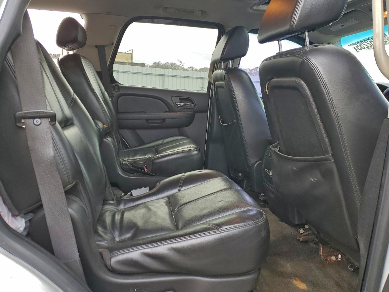 Chevrolet Tahoe K1500 Image 2