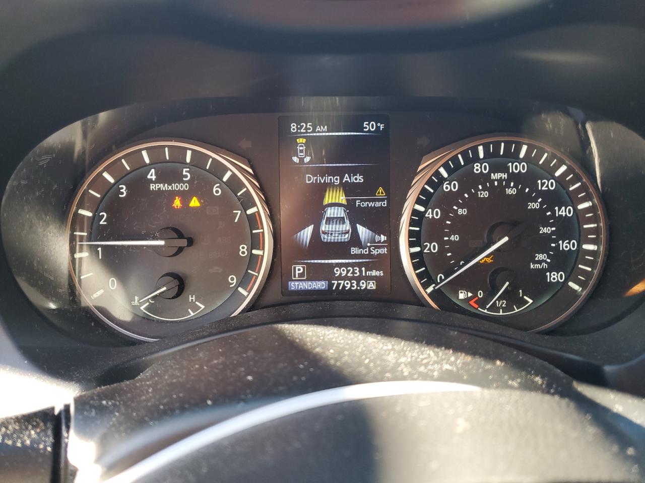 INFINITI Q50 Luxe Image 2