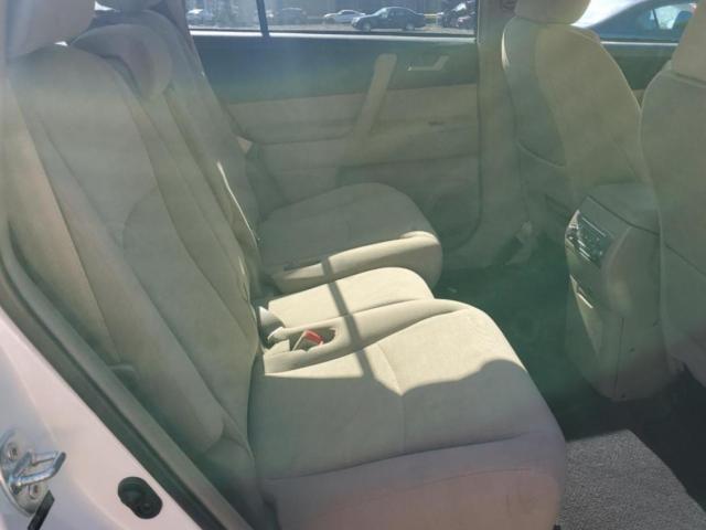Toyota Highlander Base Image 12