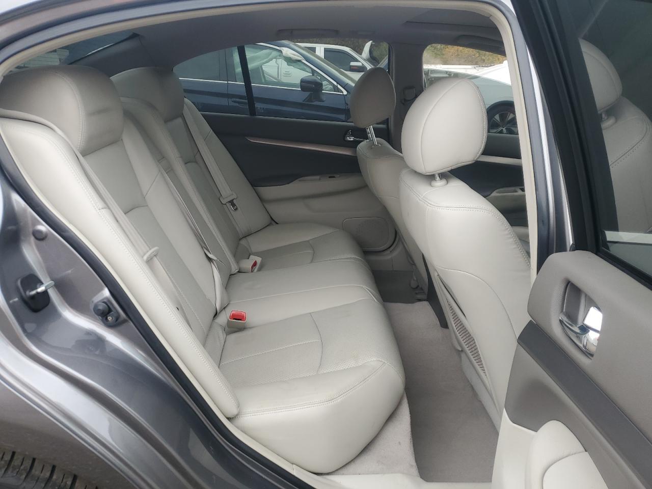 INFINITI G25 Image 6