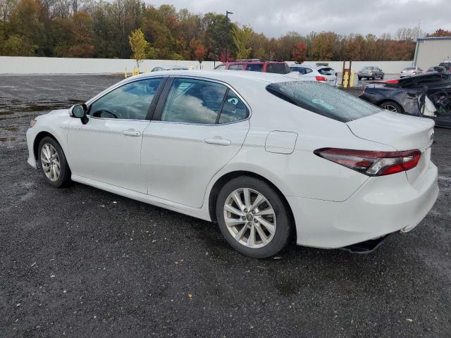 Toyota Camry Le Image 2