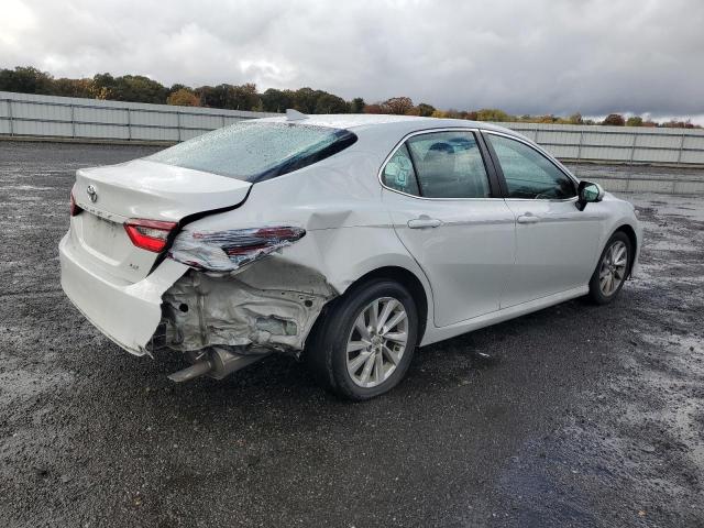 Toyota Camry Le Image 12