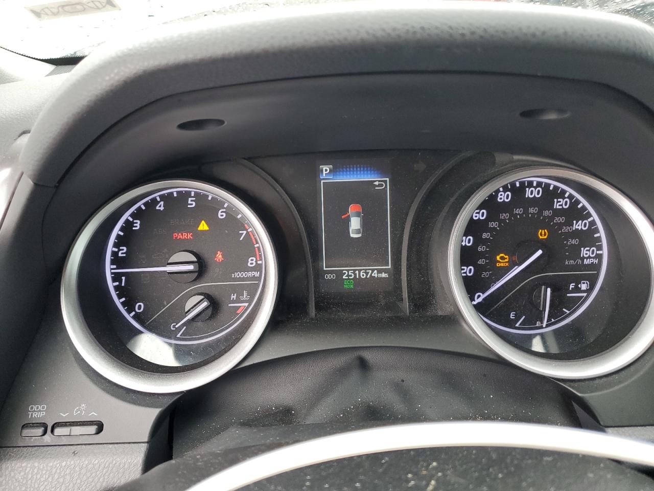 Toyota Camry Le Image 7