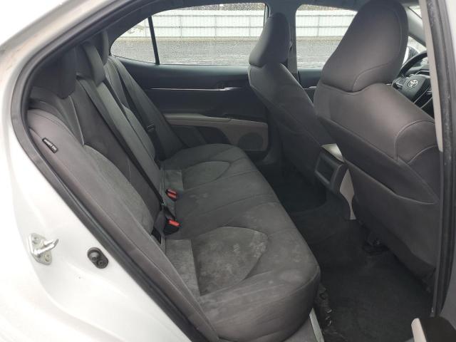 Toyota Camry Le Image 11