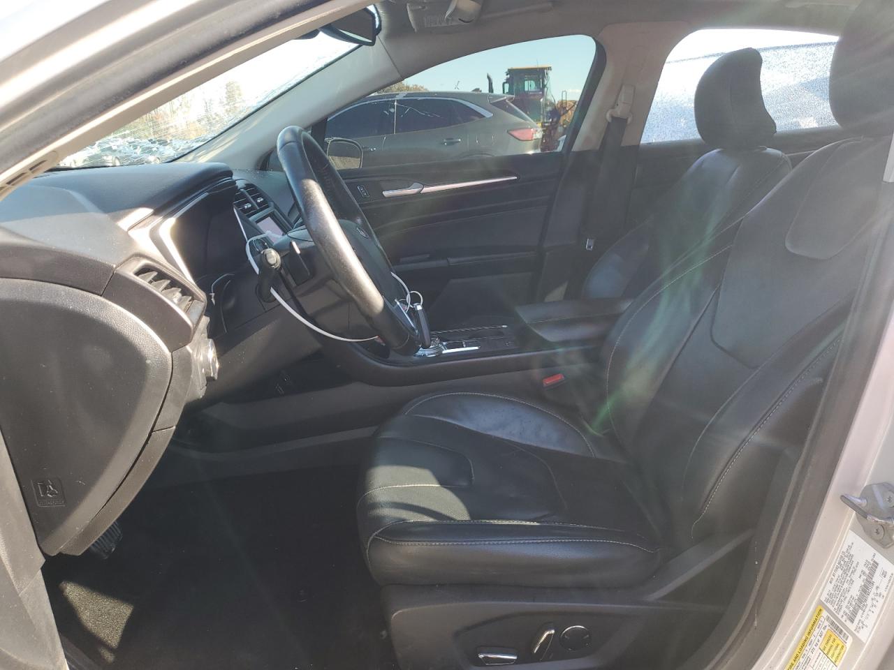 Ford Fusion Titanium Image 12