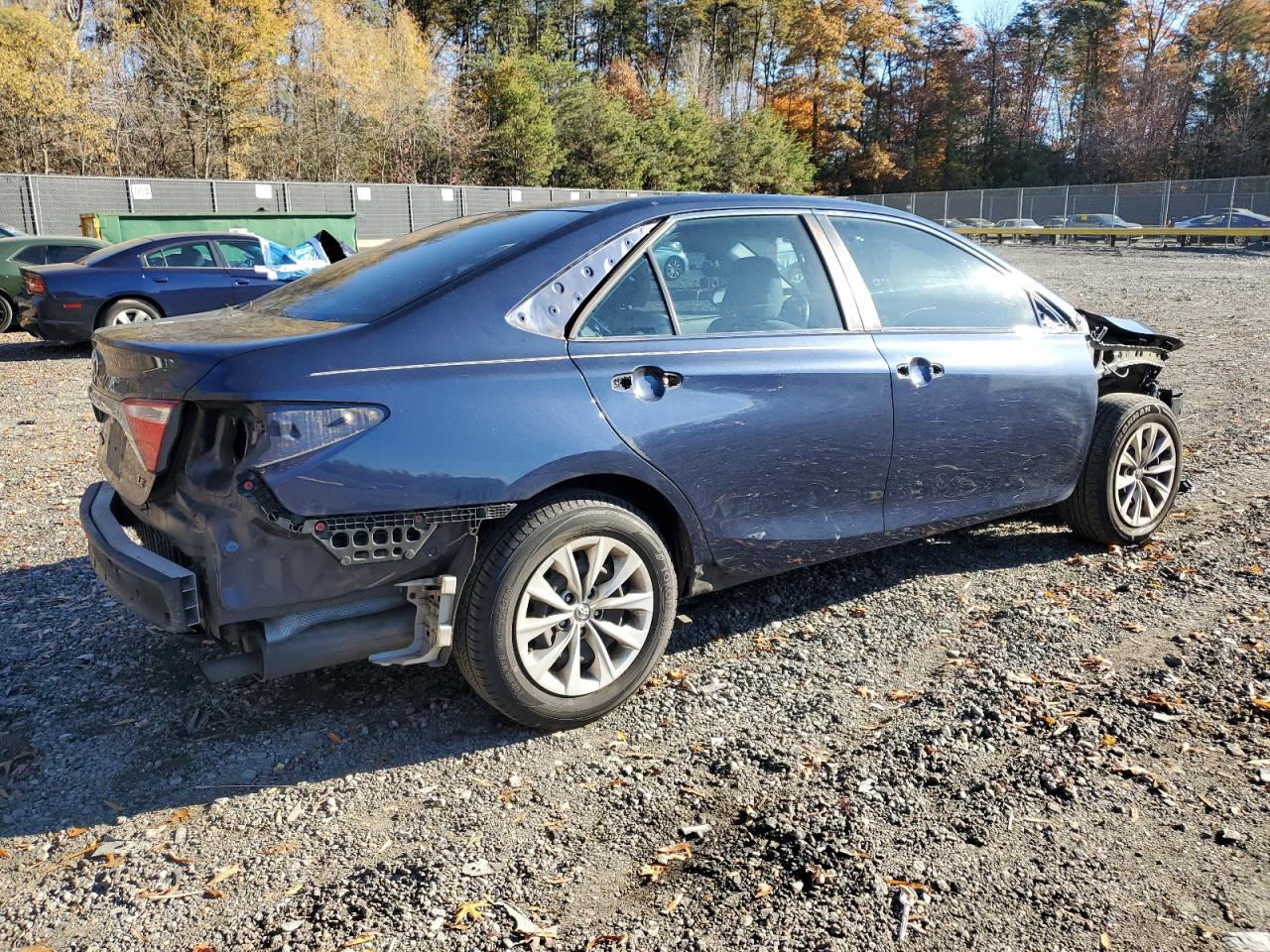 Toyota Camry Le Image 5