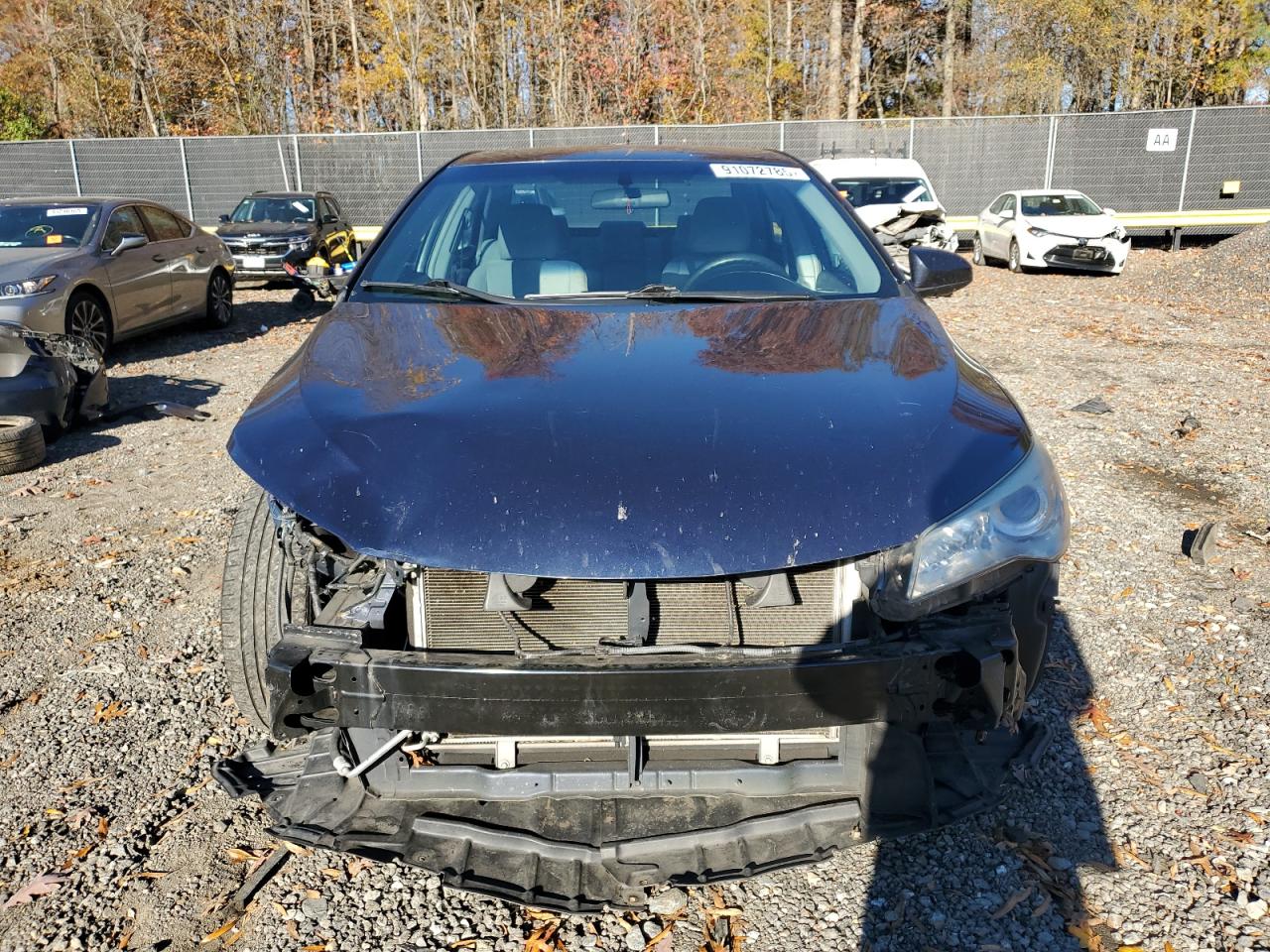 Toyota Camry Le Image 9