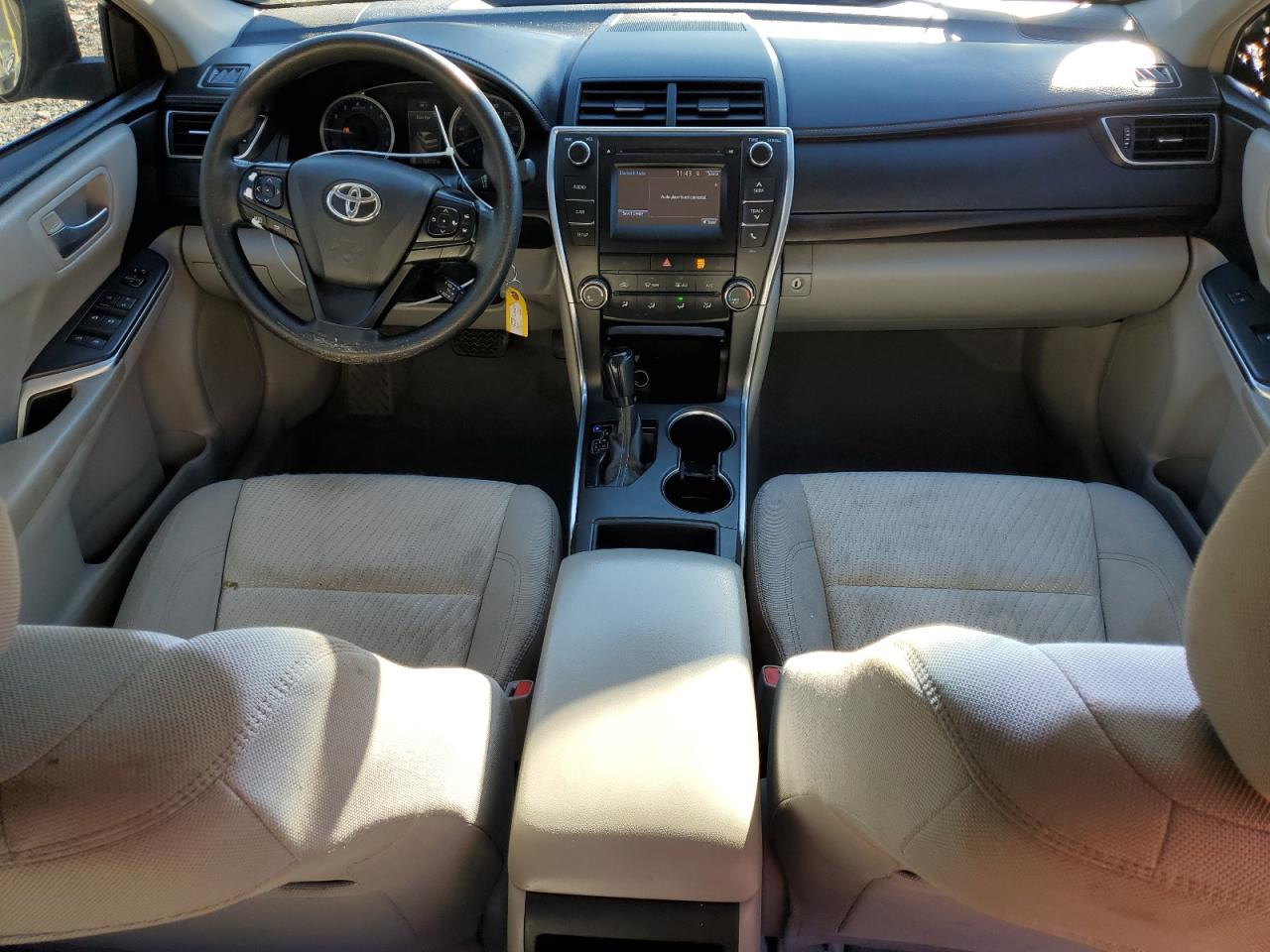 Toyota Camry Le Image 4