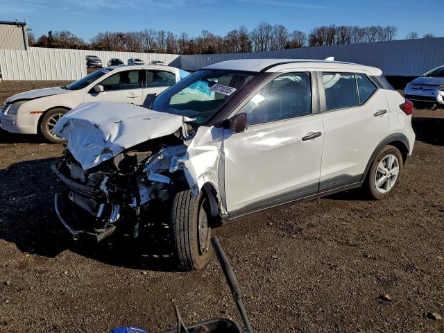  Salvage Nissan Kicks