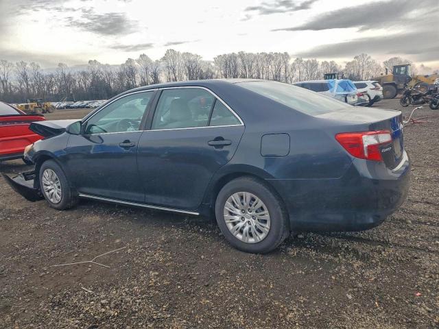 Toyota Camry L Image 3