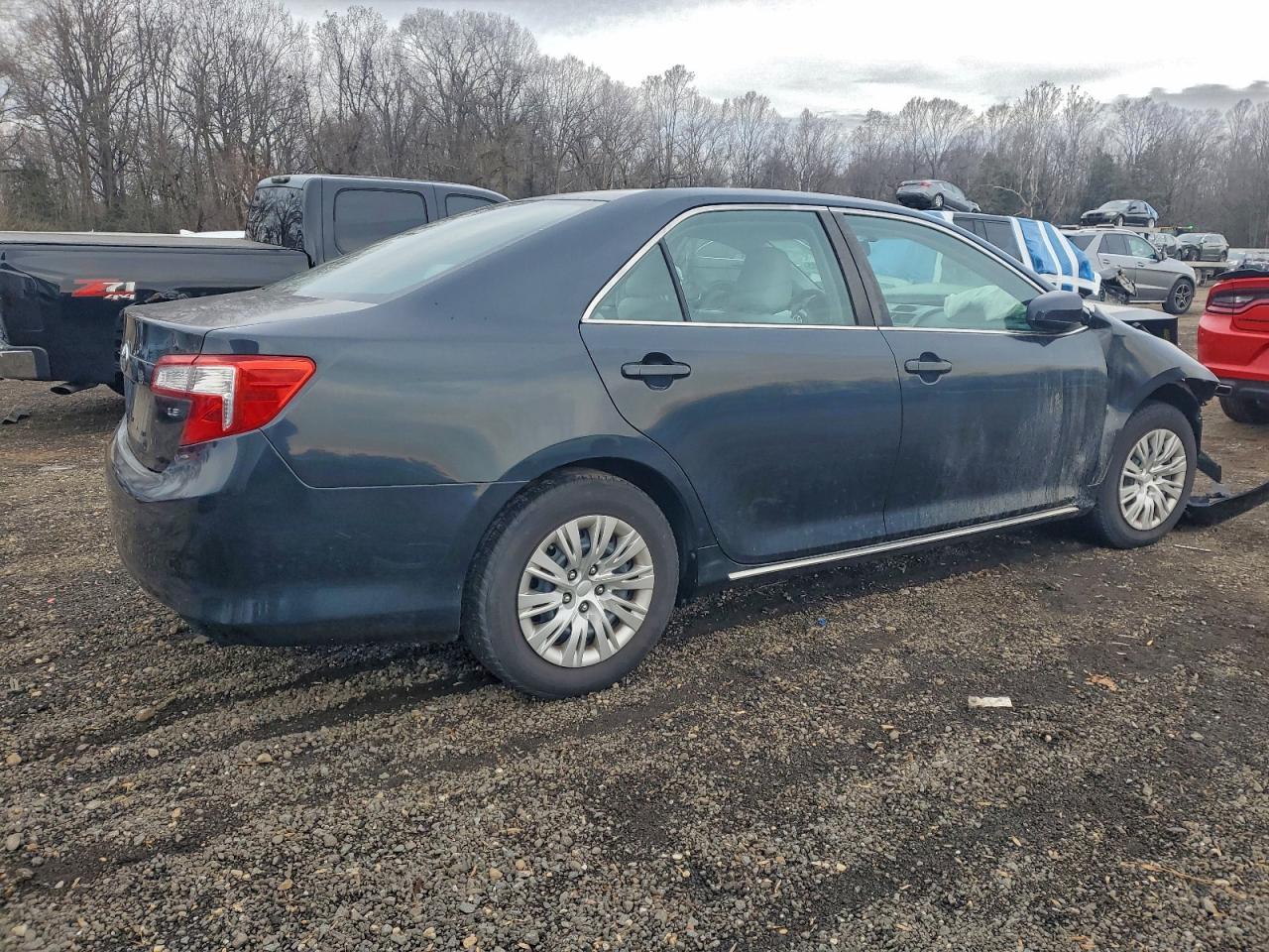 Toyota Camry L Image 9