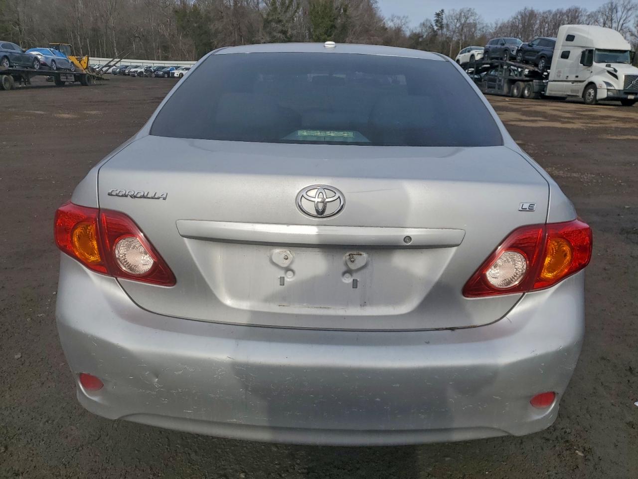 Toyota Corolla Base Image 10