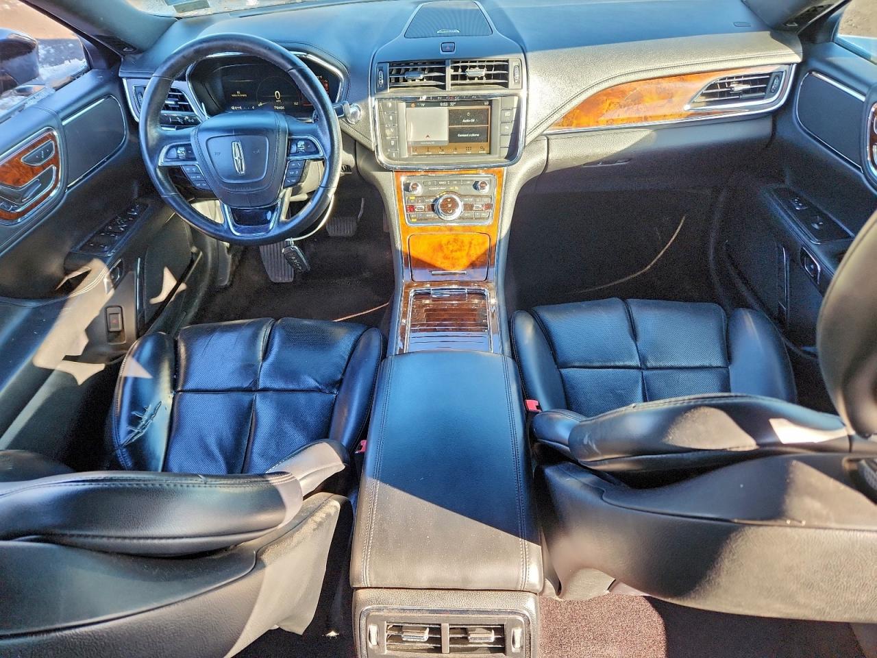 Lincoln Continental Image 11