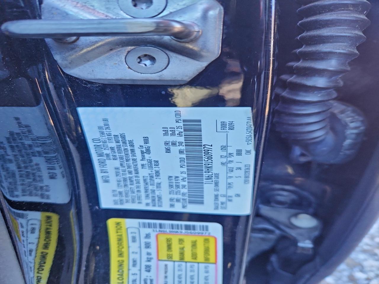 Lincoln Continental Image 2