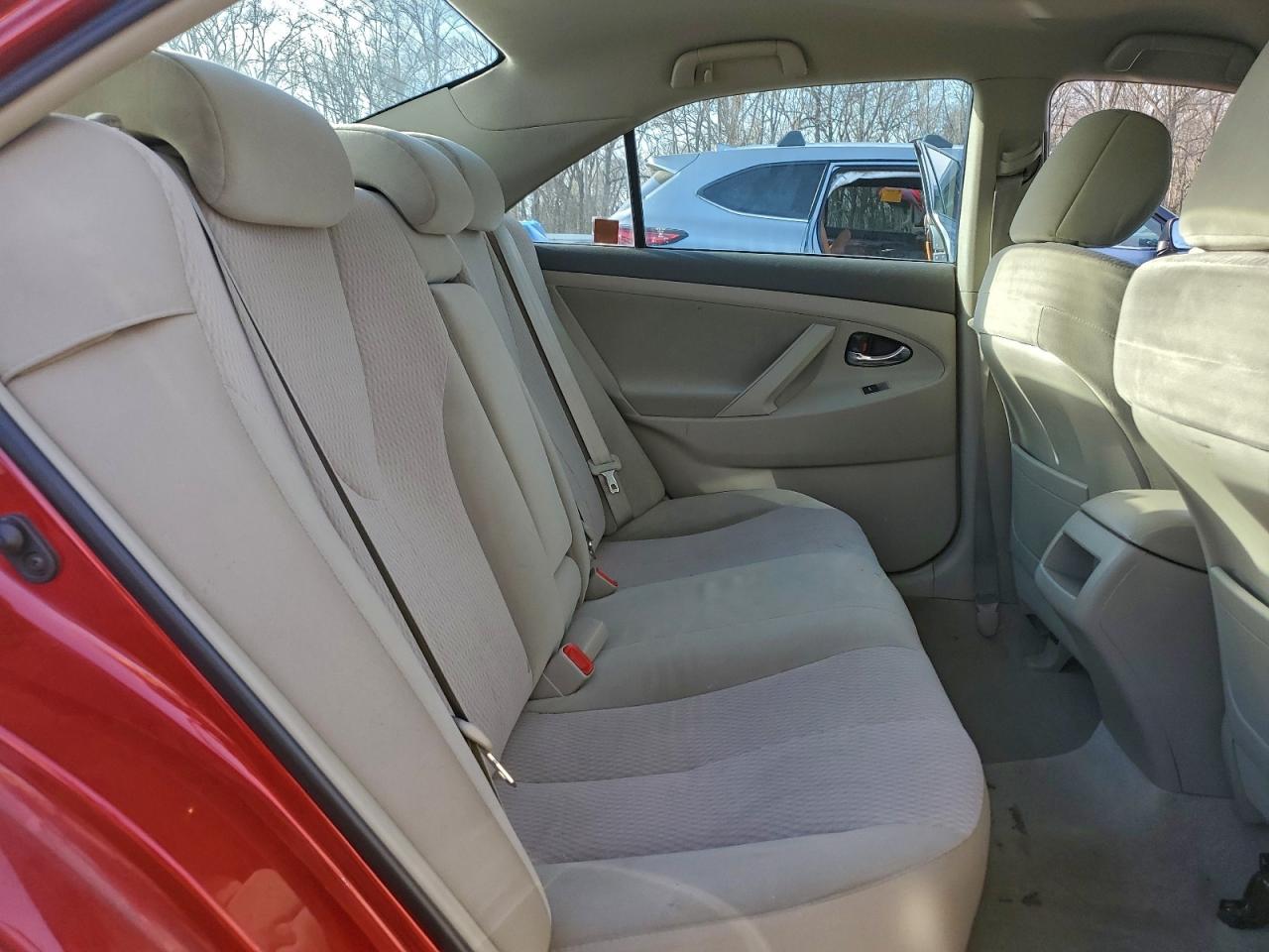 Toyota Camry Base Image 5