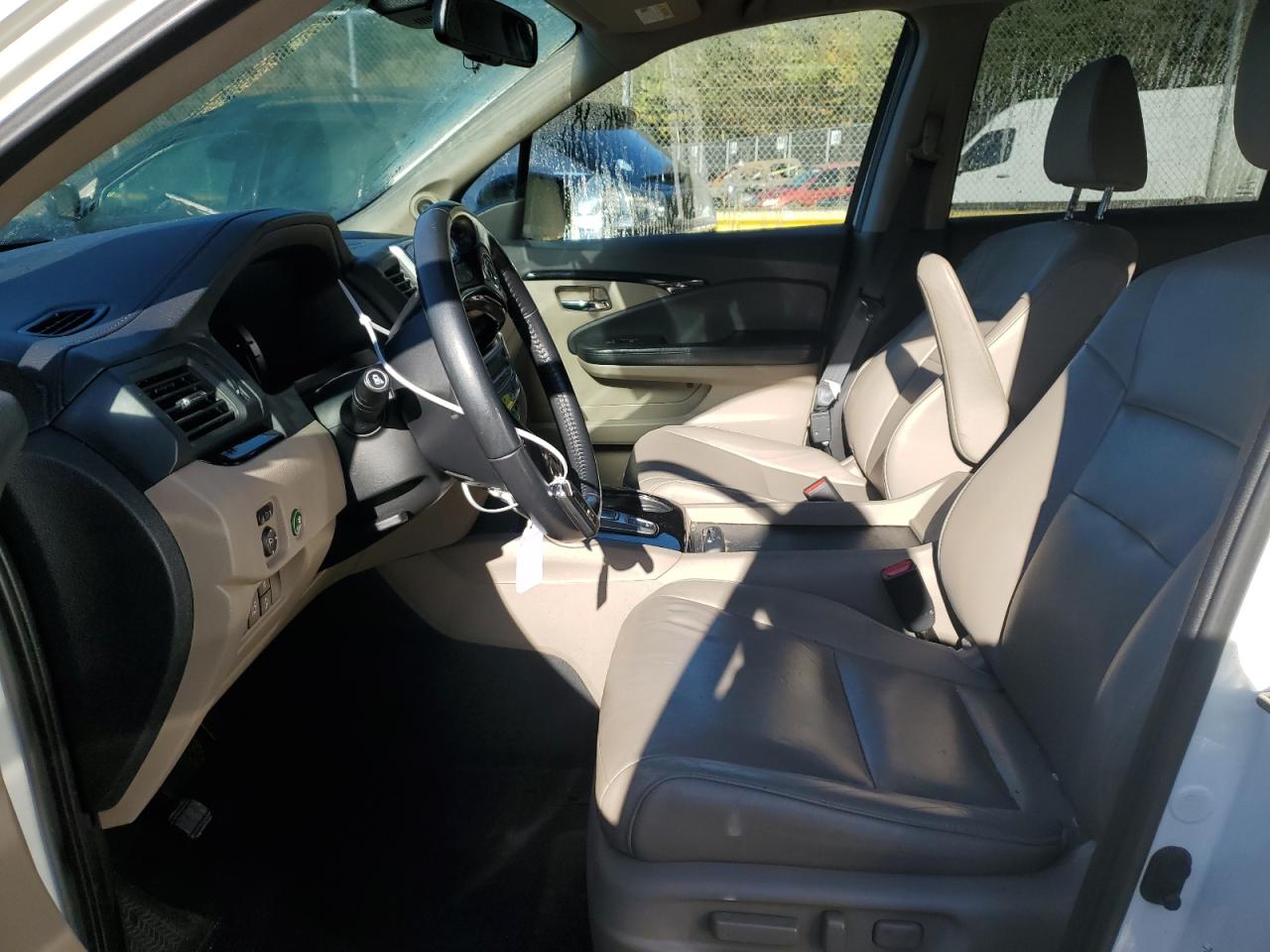 Honda Pilot Touring Image 4