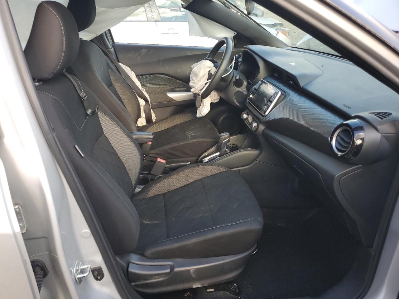 Nissan Kicks Sv Image 2