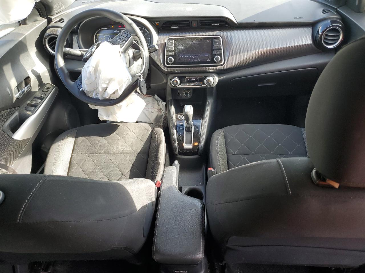 Nissan Kicks Sv Image 5