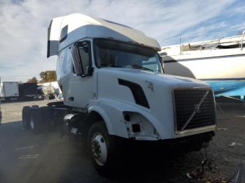  Salvage Volvo Vnl